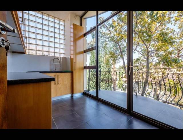 6 BEDROOM HOUSE FOR SALE IN BASSONIA